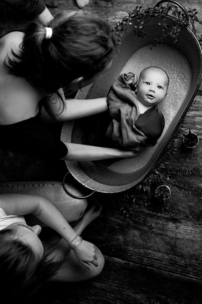 rituel bain sensoriel, rituel bain enveloppé, bain thalasso, bain bébé, photographe bain bébé toulouse