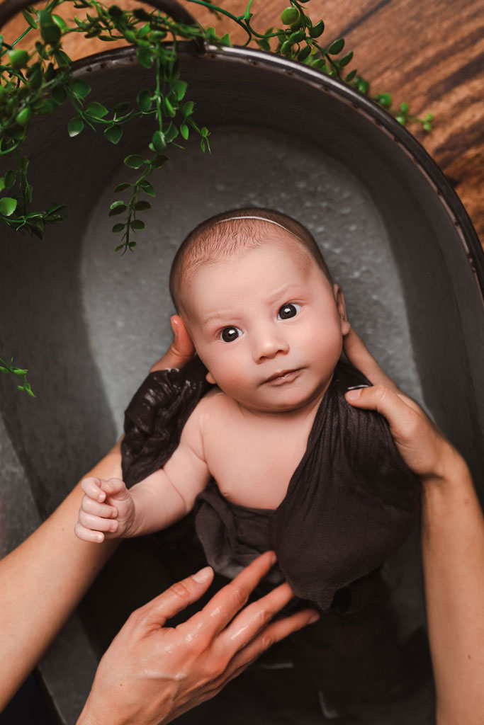 photographe nouveau-né bébé toulouse bain enveloppé